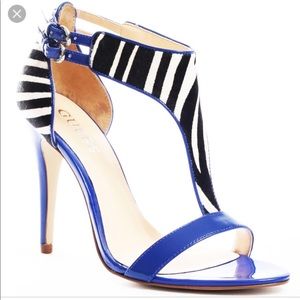 Guess t-strap zebra/electric blue sandal